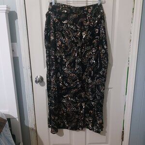 2x  NWOT Black Knit Skirt with Paialy Floral patterns